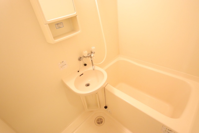 バス・シャワールーム　※別部屋の参考写真の為、原状優先です。