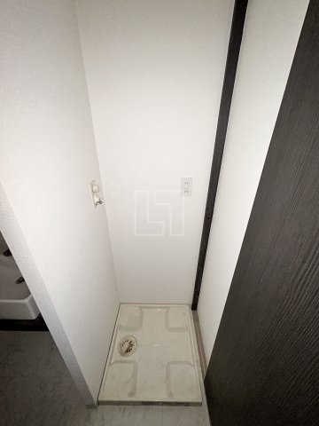 その他設備　南堀江アパートメントグランデ　室内洗濯パン