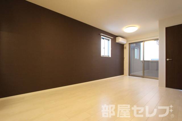 居室・リビング　※１０３号室の写真を流用しています。
