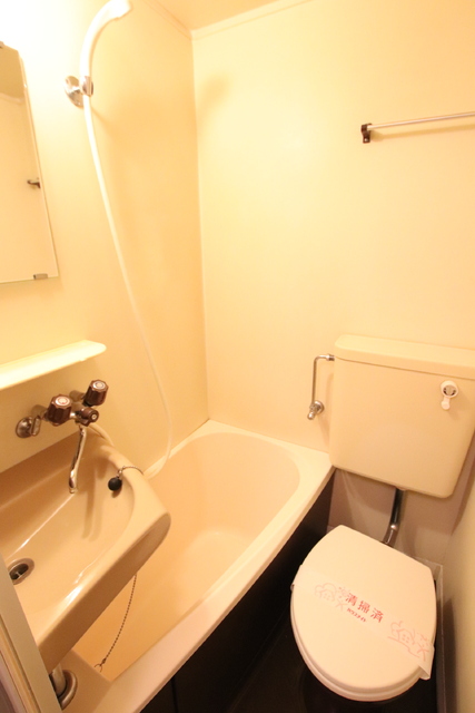 バス・シャワールーム　３点ユニットバスです♪