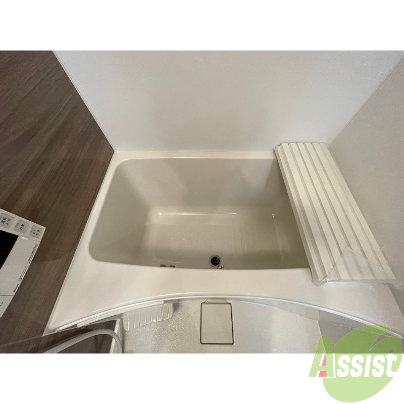 バス・シャワールーム　こちらはバスルームになります。追い焚き付きです。