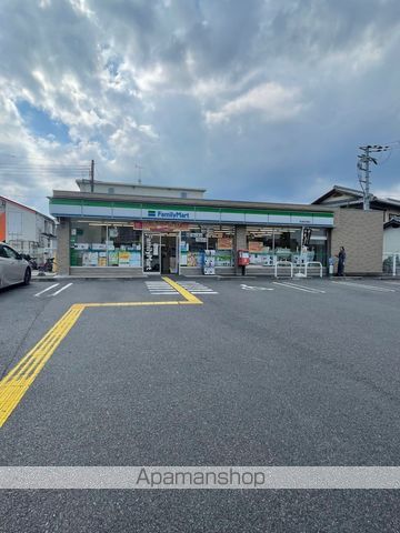コンビニ　ファミリーマート（コンビニ）まで723m
