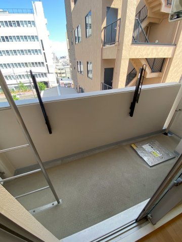 バルコニー　陽当たり良好なバルコニーです
