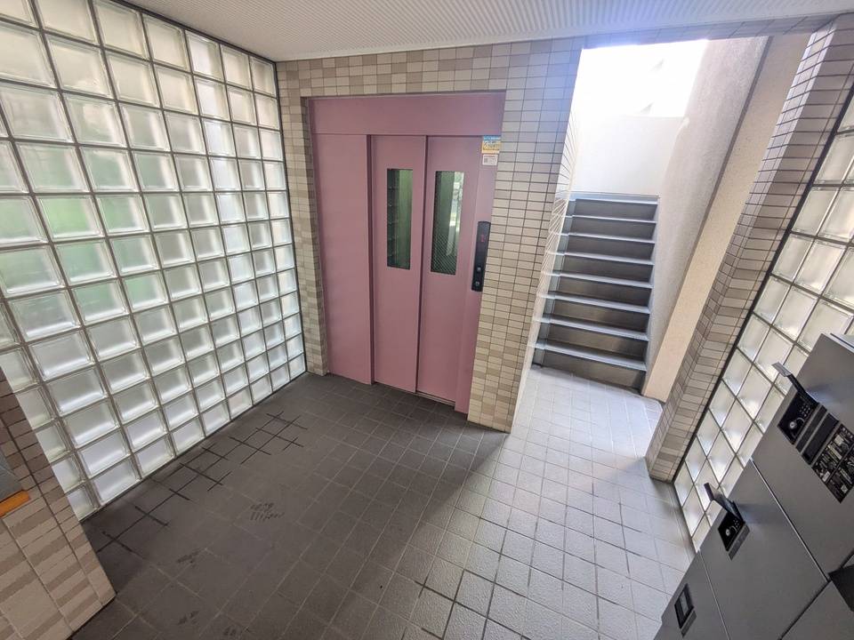 エントランス　エレベーター