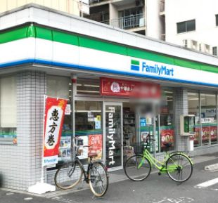 コンビニ　ファミリーマート 浪速塩草店（コンビニ）まで305m