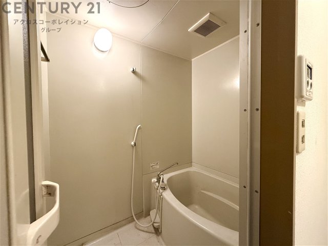 バス・シャワールーム　シンプルで機能的なユニットバス☆