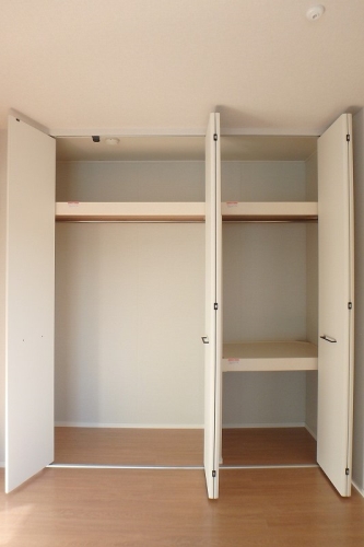 収納　他物件参考画像。建具・壁・床色は異なります。現況優先。