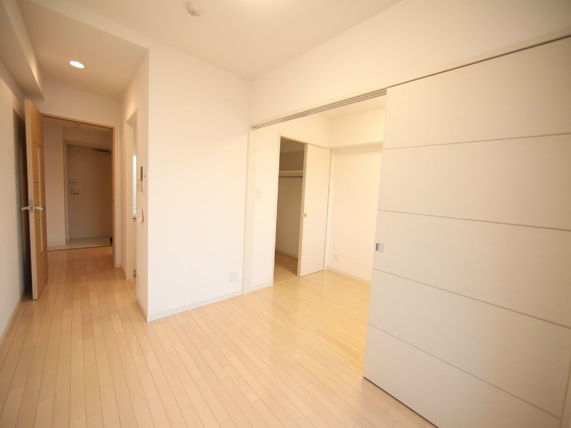 居室・リビング　ＤＫ8.3帖　洋室3.8帖とつなげても仕切っても使えます