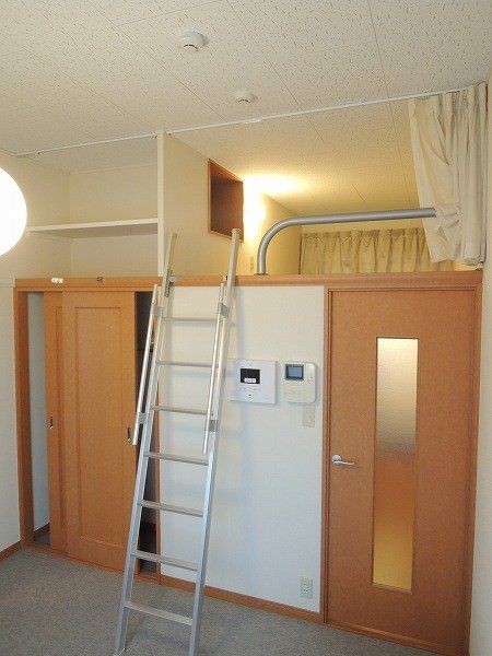 居室・リビング　天井が高いのが特徴