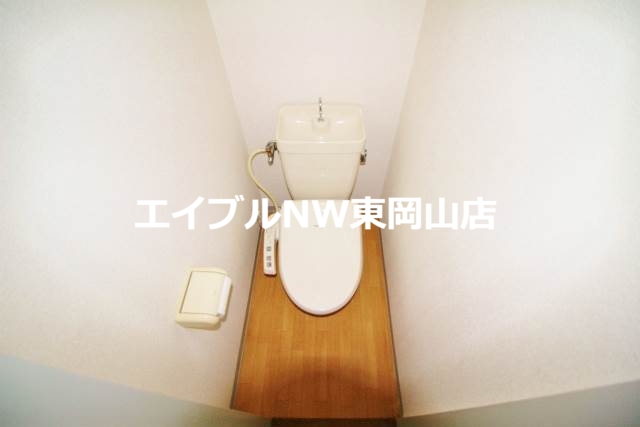 トイレ　同間取り別部屋の写真です