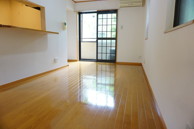 居室・リビング　２面採光なので、明るく風通しのよいお部屋です♪