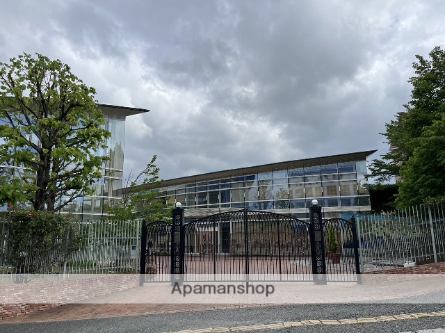 小学校　リンデンホールスクール小学校（小学校）まで1304m