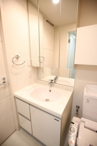 洗面設備　※別部屋の参考写真です。
