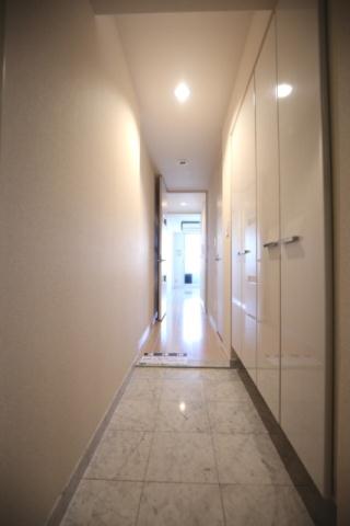 玄関　※別部屋の参考写真です。