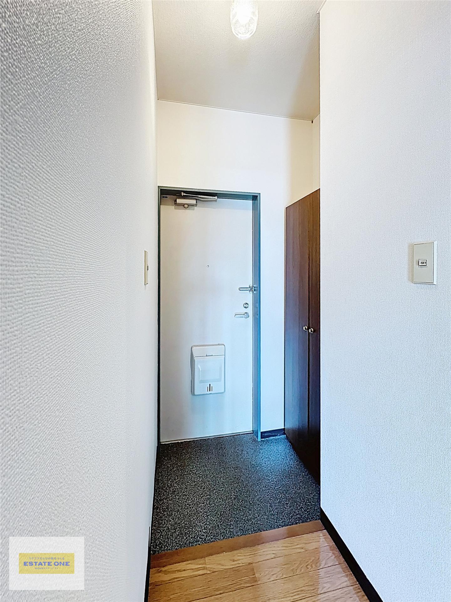 玄関　シューズボックス付きの玄関です