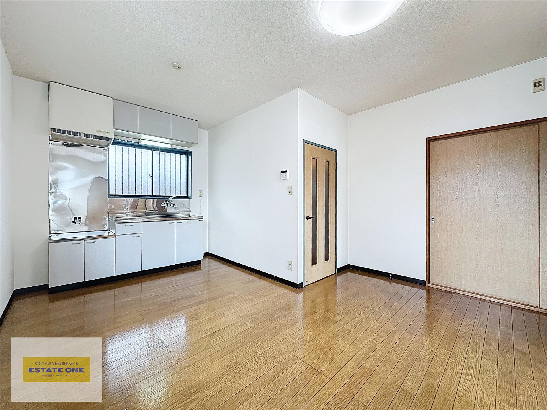 居室・リビング　二面採光のダイニングキッチン★