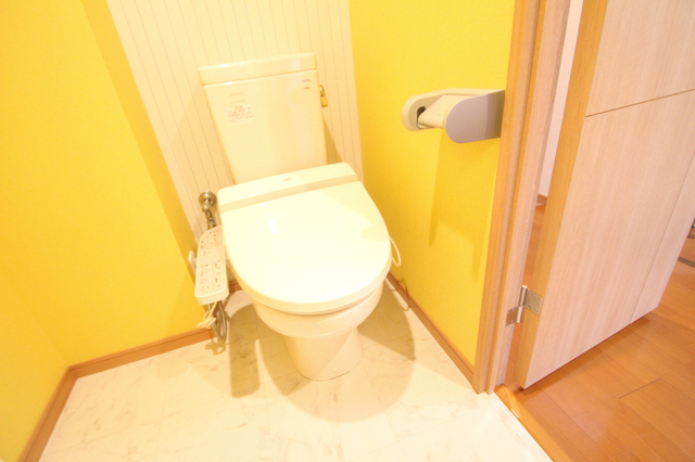 トイレ　うれしいウォシュレット付です