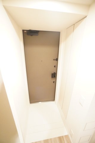 玄関　※同物件・同タイプの写真です。