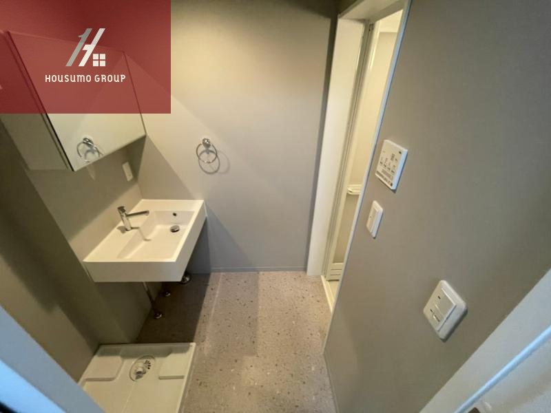 洗面設備　明るい洗面所です