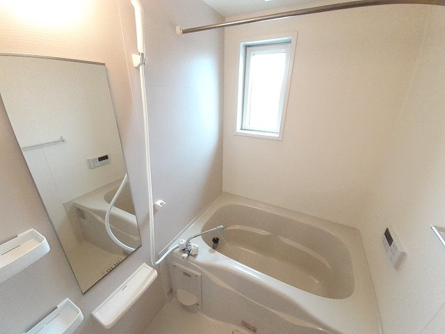 バス・シャワールーム　落ち着いた空間のお風呂です