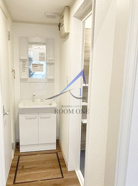 洗面設備　独立洗面台です。