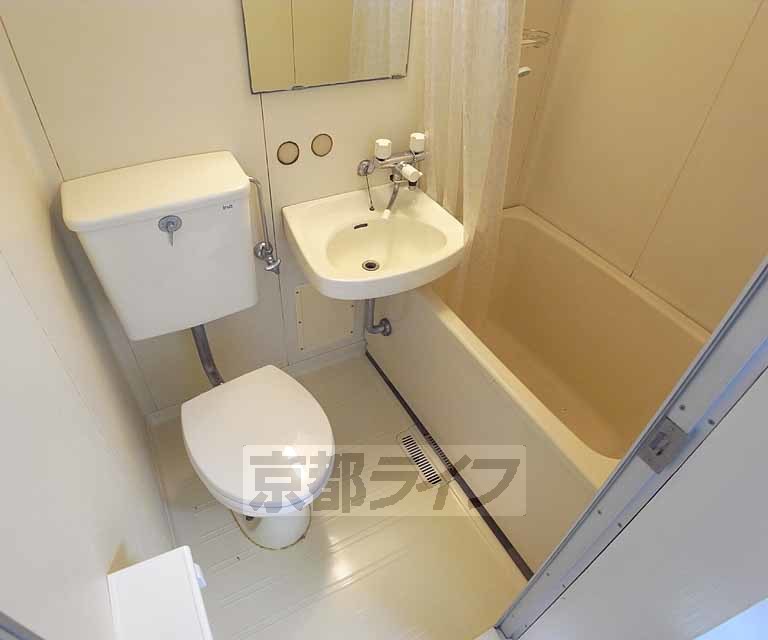 バス・シャワールーム　バスタブ大きめのＵＢです。