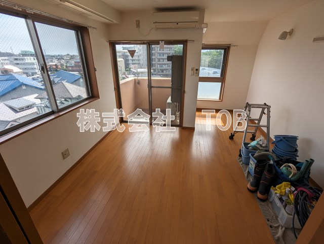 居室・リビング　※クリーニング中の撮影※