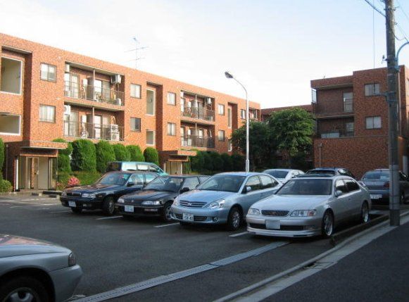 建物外観　駐車場