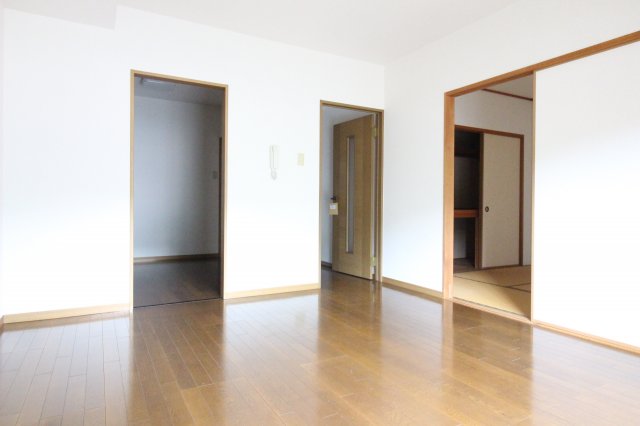 居室・リビング　広々としたリビングです！