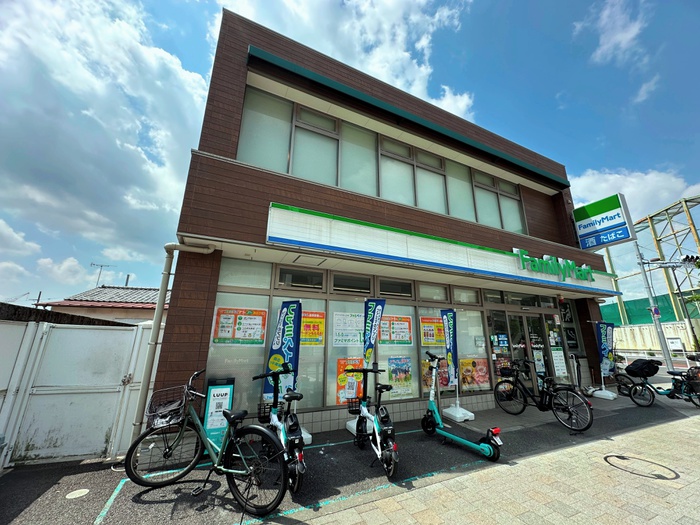 コンビニ　ファミリーマート（コンビニ）まで170m