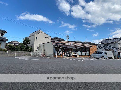 コンビニ　セブンイレブン（コンビニ）まで689m