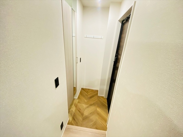玄関　同一建物内２０２号室内装写真転載