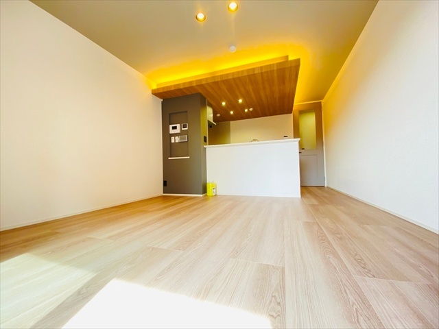 居室・リビング　同一建物内２０２号室内装写真転載
