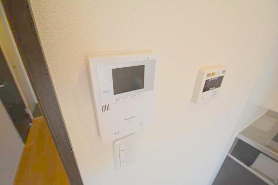セキュリティ　TVモニターホンで来客が誰か確認してから開けて下さいね
