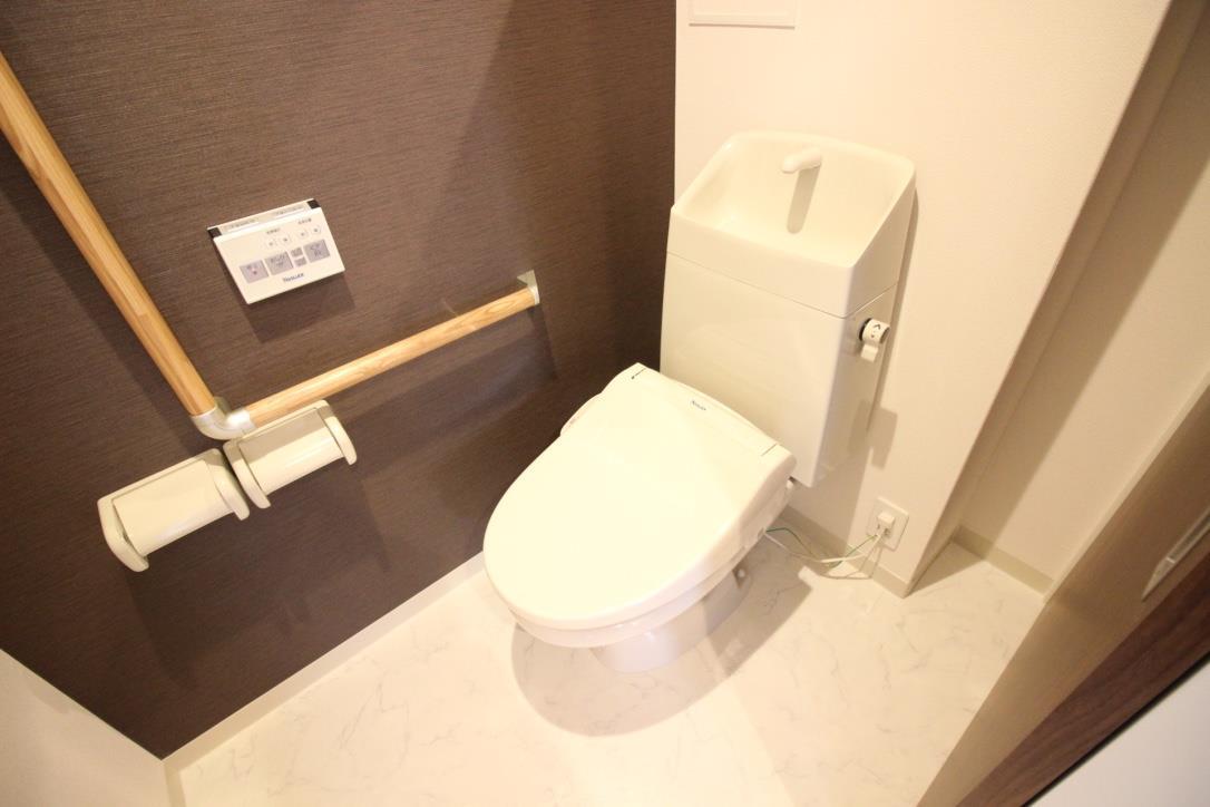 トイレ　洗浄暖房便座