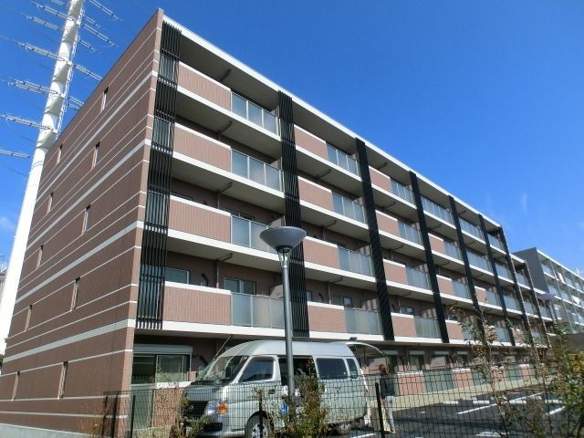 建物外観　オートロック付鉄筋コンクリート造マンション