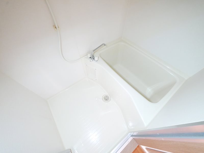 バス・シャワールーム　シャワー