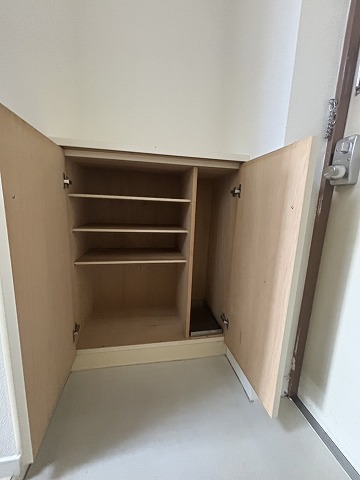 玄関　同物件別号室のものです。
