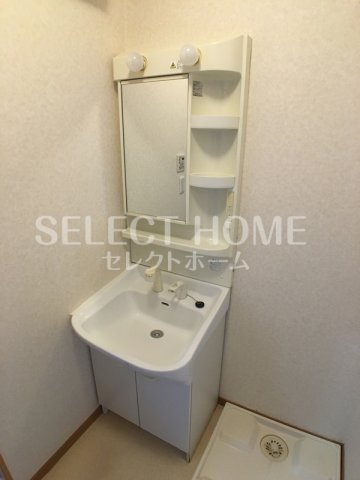 洗面設備　独立洗面台、朝の身支度には欠かせません