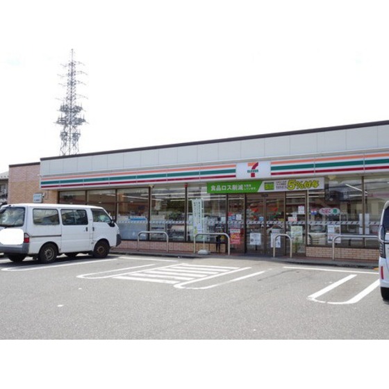 コンビニ　セブンイレブン金沢北安江４丁目店（コンビニ）まで636m