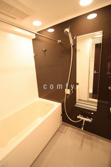 バス・シャワールーム　浴室乾燥機付きバスルーム