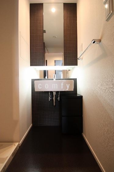 洗面設備　お洒落な独立洗面台