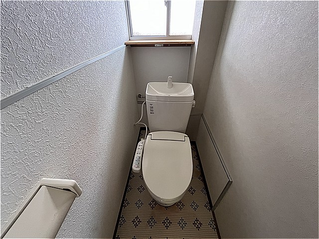 高田アパートのトイレ写真