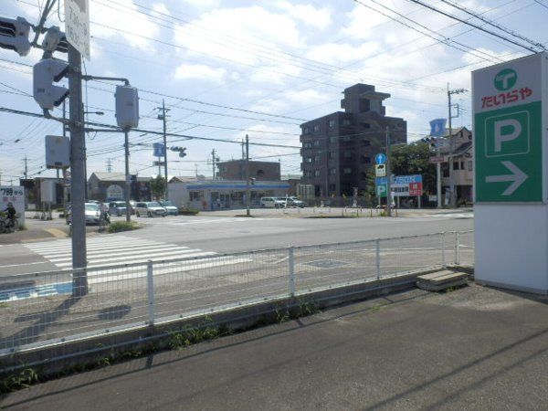 コンビニ　ローソン（コンビニ）まで300m