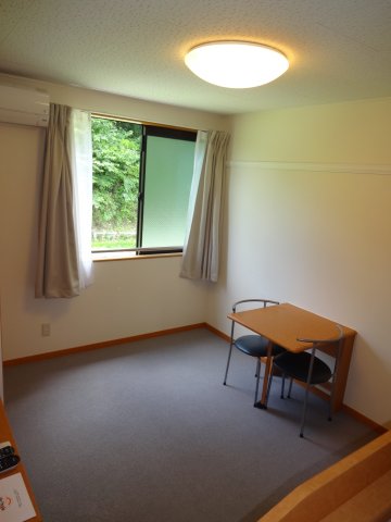 居室・リビング　２階は、絨毯を採用