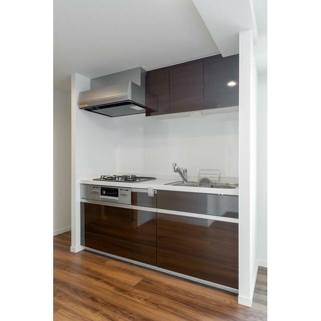 キッチン　Cタイプ2022年7月撮影 同タイプ1303号室の写真です。