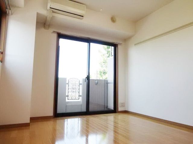 居室・リビング　広々フローリング