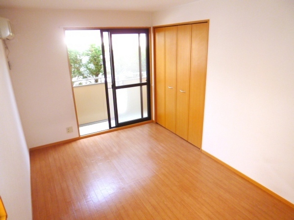 居室・リビング　エアコン付きで快適に過ごせます♪