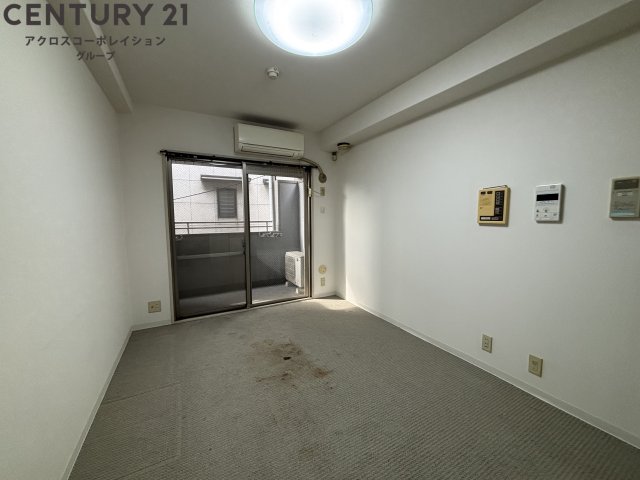 居室・リビング　エアコン付きで快適に過ごせます♪