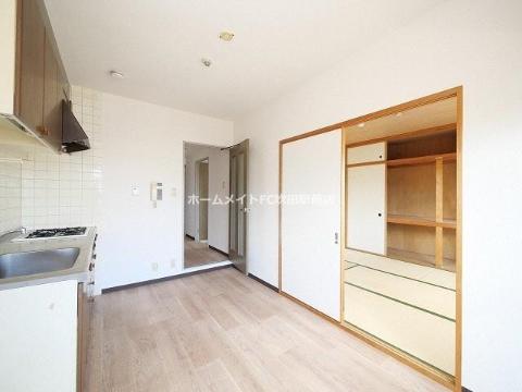 居室・リビング　室内